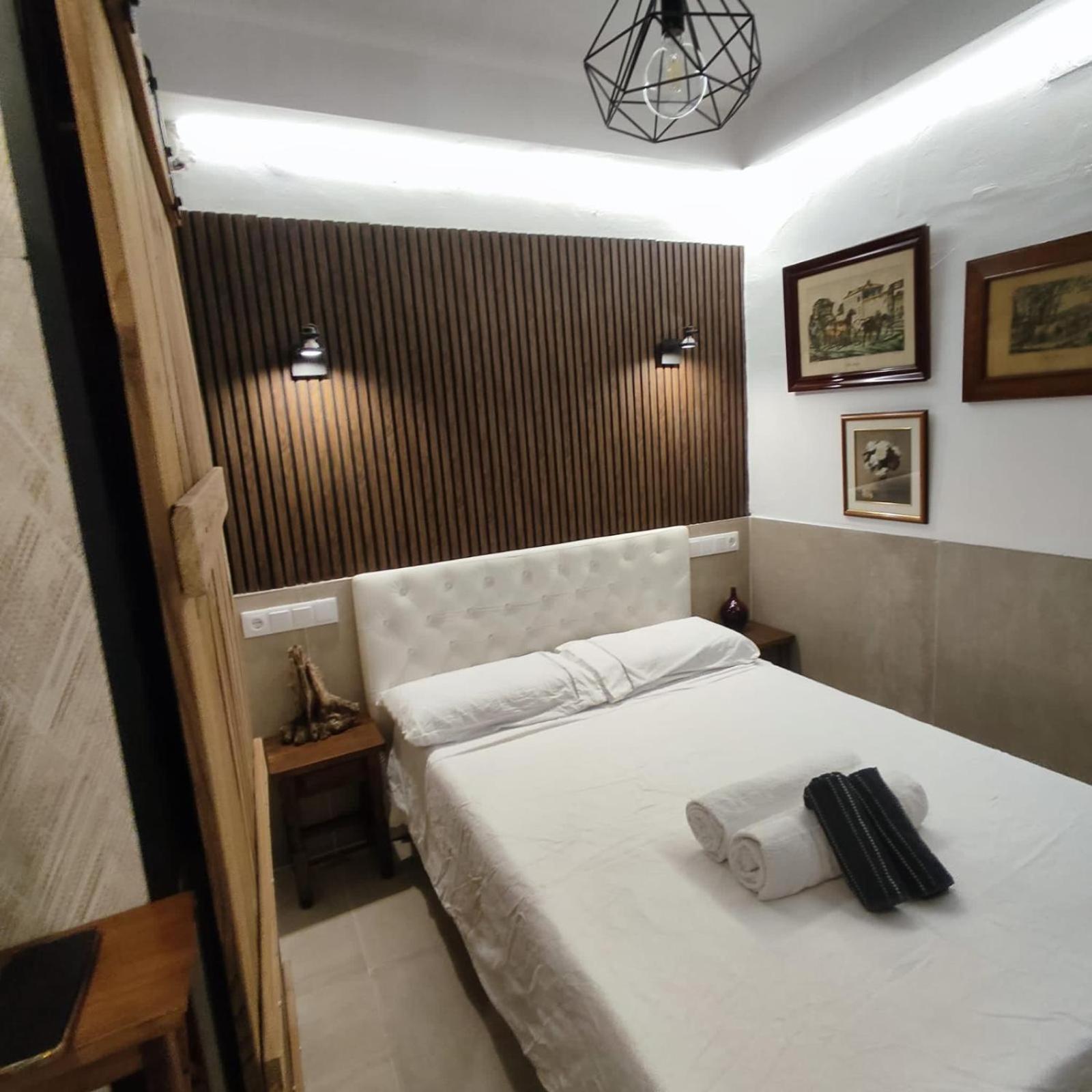 Private Rooms บาร์เซโลนา ภายนอก รูปภาพ