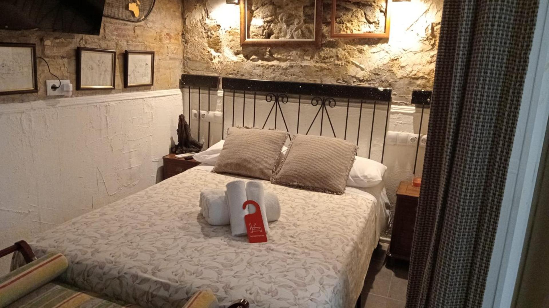 Private Rooms บาร์เซโลนา ภายนอก รูปภาพ