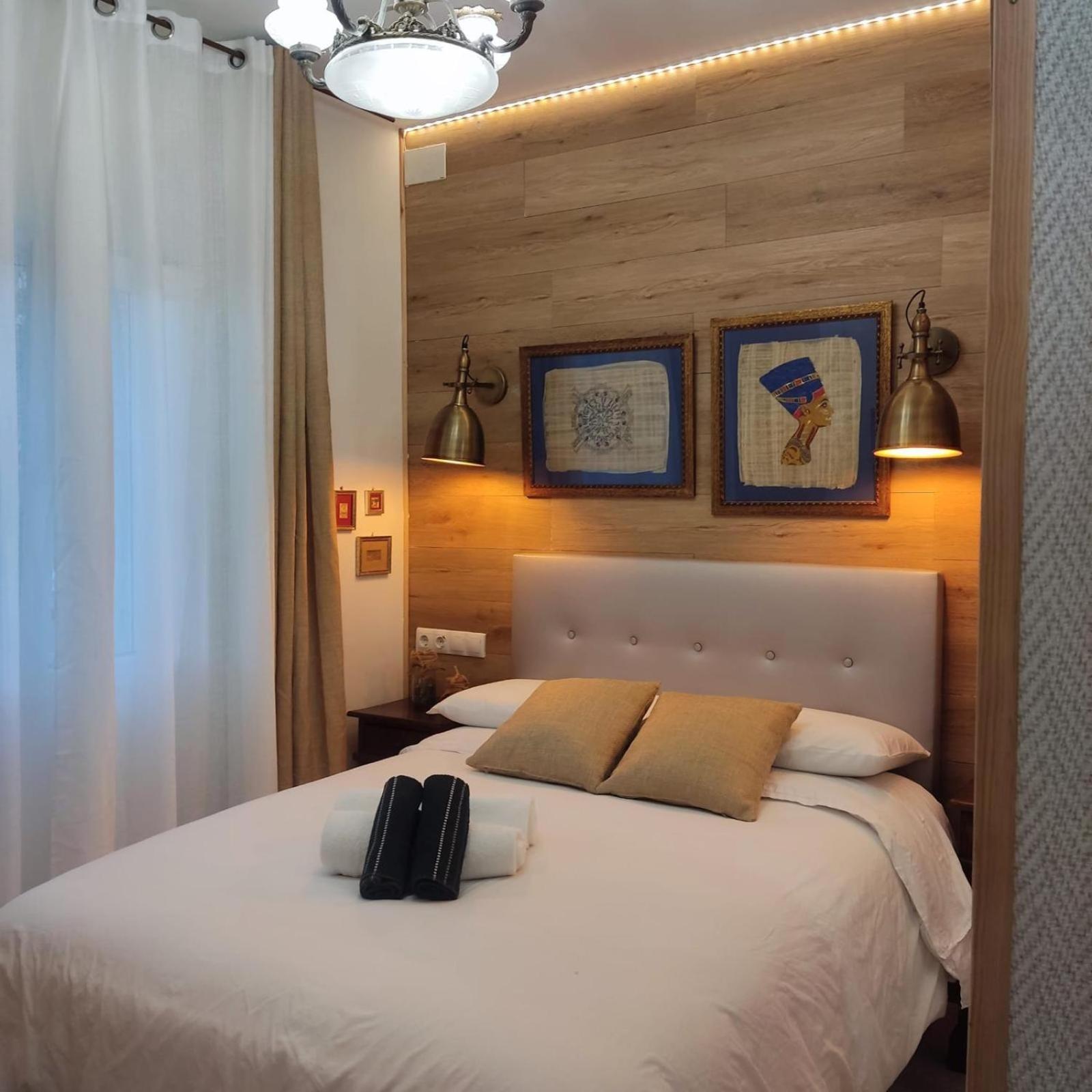 Private Rooms บาร์เซโลนา ภายนอก รูปภาพ